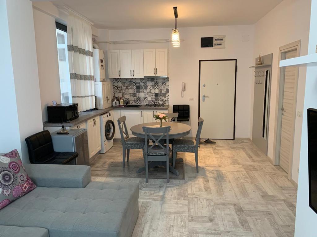 Iris Apartment นาโวดาริ ภายนอก รูปภาพ