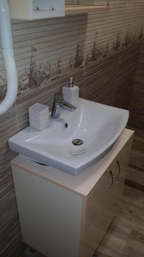 Iris Apartment นาโวดาริ ภายนอก รูปภาพ