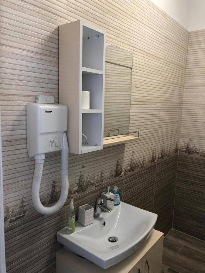 Iris Apartment นาโวดาริ ภายนอก รูปภาพ